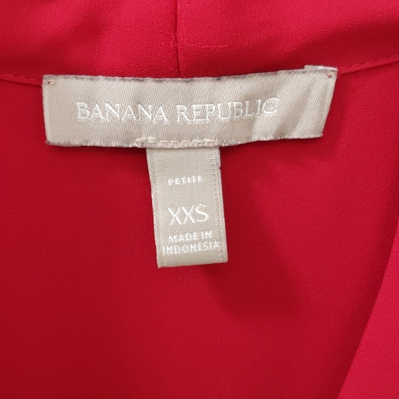 V-Neck Top - Picture 2 of 3